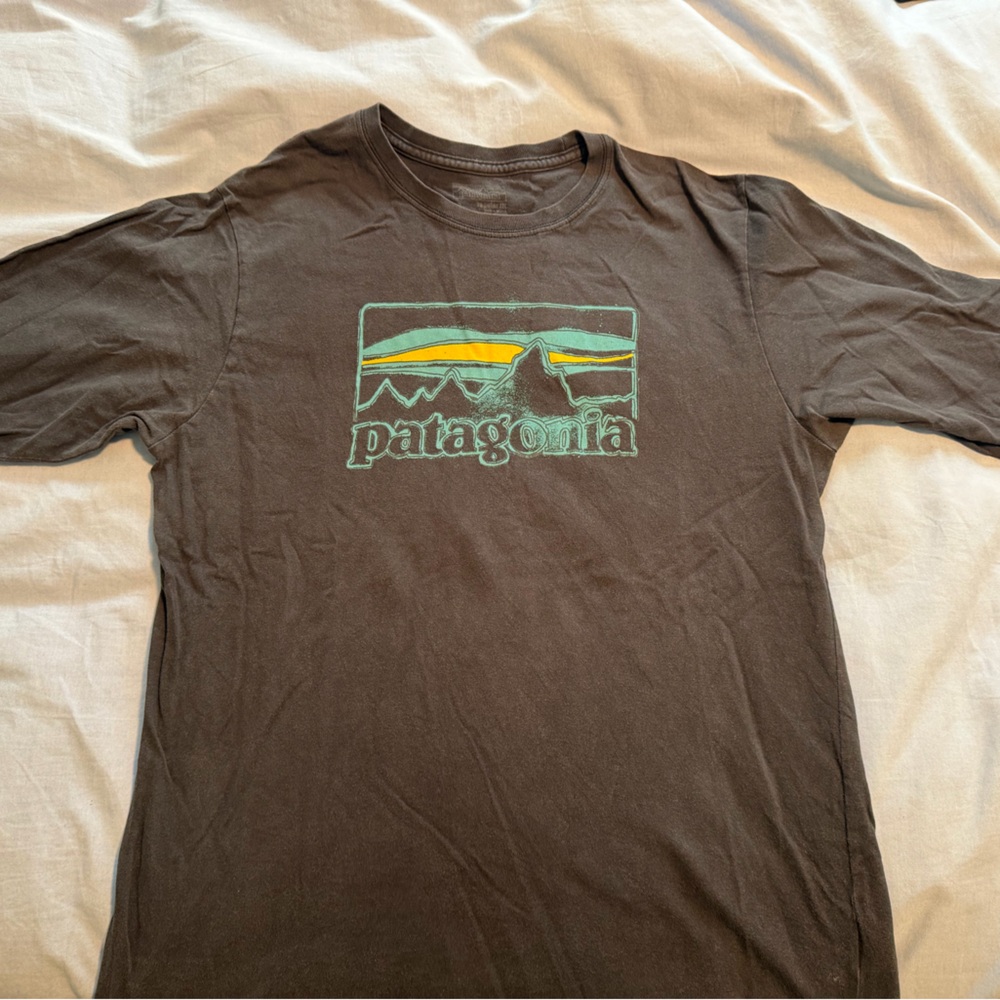 Patagonia Men's Black Graphic Long Sleeve Tee